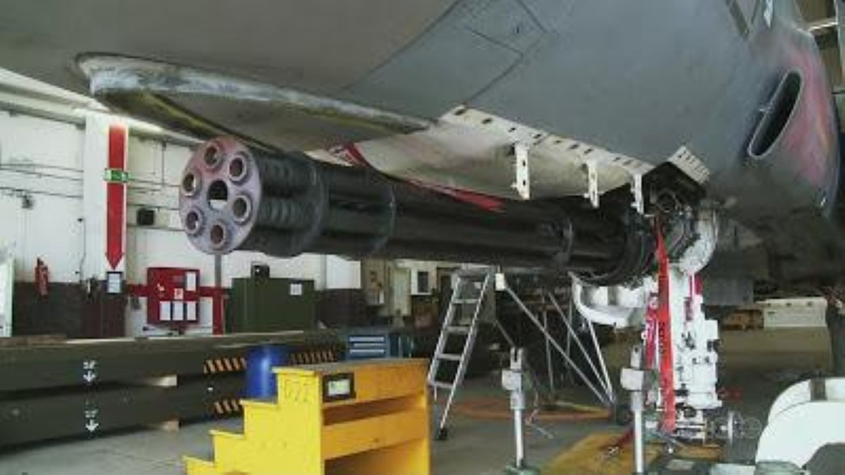 Ngay lập tức người Mỹ nhận ra sai lầm chiến lược khi loại bỏ pháo hàng không ra khỏi chiến đấu cơ. Vì thế họ đã 'chữa cháy' bằng cách lắp một pháo cao tốc ở thùng treo dưới máy bay.