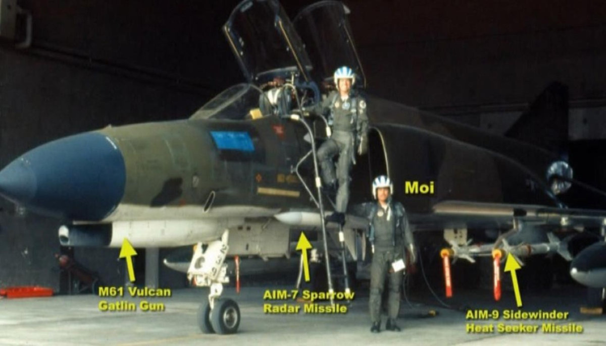 F-4E Phantom II ra đời với nhiều cải tiến sâu rộng từ việc tích hợp lại pháo hàng không, thùng nhiên liệu được tích hợp thêm vào thân máy bay để tăng tầm bay cũng như việc trang bị động cơ và hệ thống điện tử mới.