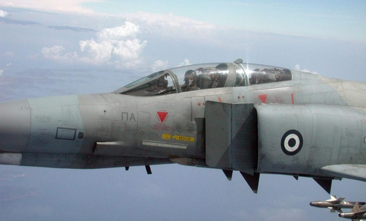 Năng lực tác chiến của F-4E vượt trội so với các bản tiền nhiệm. Trong suốt những năm Chiến tranh Lạnh, F-4E Phantom II là máy bay chủ lực của không quân hải quân và thủy quân lục chiến Mỹ.