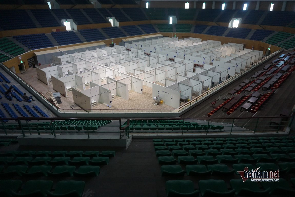 Bệnh viện được thi công gấp rút trong thời gian hơn 3 ngày, với quy mô gần 300 giường bệnh, do một doanh nghiệp tại Đà Nẵng tài trợ.