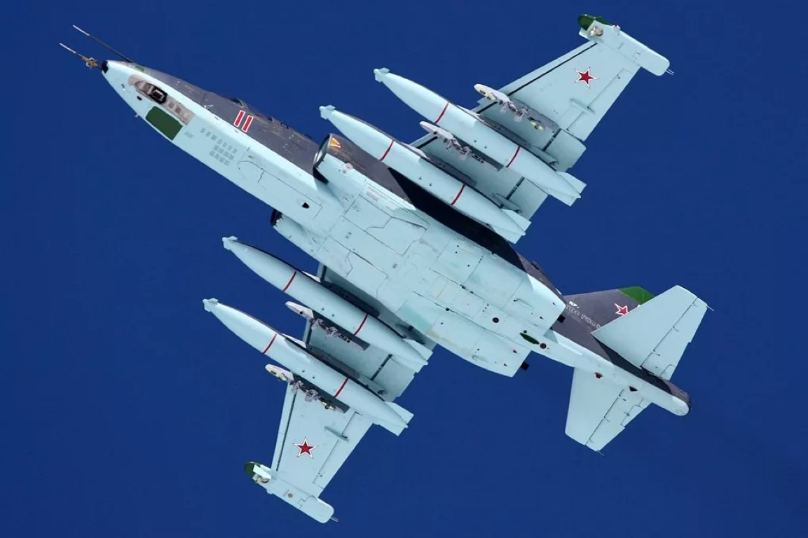 Ví dụ như, máy bay được trang bị các phương tiện liên lạc an toàn, kết cấu máy bay được tăng cường khả năng bảo vệ phi công, hệ thống liên lạc đồng bộ hóa, màn hình hiển thị lớn và sắc nét thay cho đồng hồ cơ khí,...