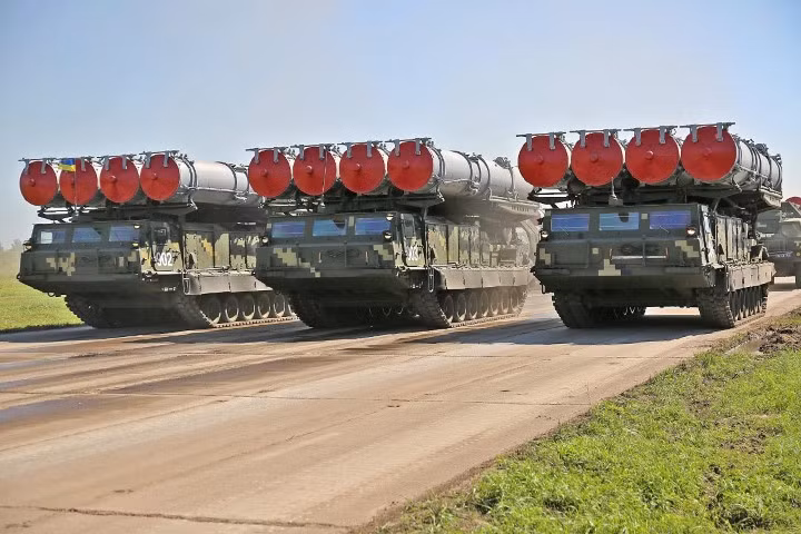 “Hoạt động này đã được chuẩn bị từ lâu nhưng vẫn chưa được thực hiện, bởi vì Ukraine hiểu rằng Nga sẽ không để một số lượng lớn công dân với hộ chiếu của mình tại Donbass không được bảo vệ".