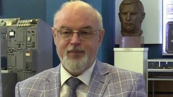 Ngoài ông Sivkov, chuyên gia Yuri Knutov - Giám đốc Bảo tàng Phòng không Nga giải thích lời kêu gọi của Kiev đối với Washington xuất phát từ mong muốn đảm bảo hoạt động quân sự của họ nhằm chiếm giữ Donbass sẽ nằm dưới sự che chở của Quân đội Mỹ.