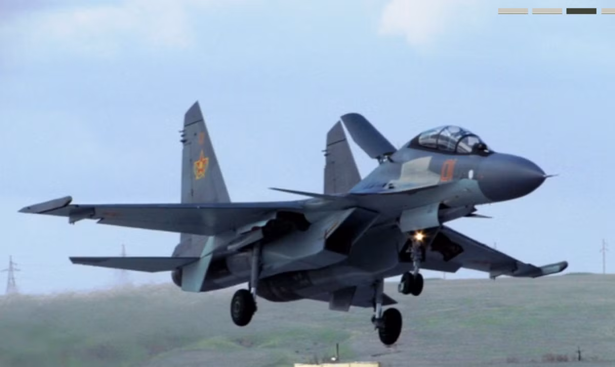Máy bay chiến đấu Su-30SM được đưa vào biên chế Không quân Kazakhstan từ năm 2015. Trước đó có thông tin cho rằng Bộ Quốc phòng Kazakhstan đã lên kế hoạch mua tổng cộng 36 máy bay Su-30SM.