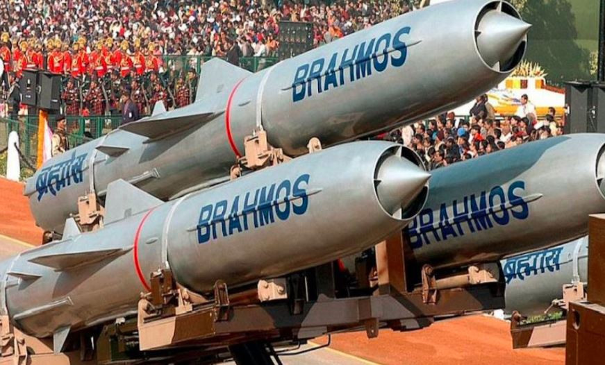 Bên cạnh đó, tên lửa BrahMos-ER cũng có thể mang lại cho quốc gia Nam Á này những hợp đồng xuất khẩu vũ khí với giá trị lớn, nếu như họ đồng ý giữ nguyên tầm bắn hoặc chỉ giảm đi một chút so với bản nội địa.