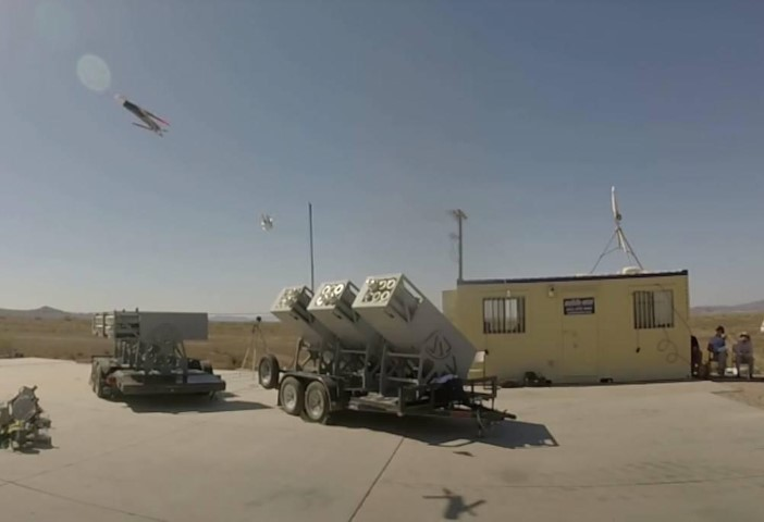 Tại Triển lãm Hàng không Vũ trụ Quốc tế Dubai Airshow lần thứ 17 tổ chức tại UAE, Công ty quốc phòng UVision của Israel - nổi tiếng với những hệ thống tác chiến không người lái lợi hại đã công bố ảnh đồ họa về dòng máy bay không người lái cảm tử HERO của mình.