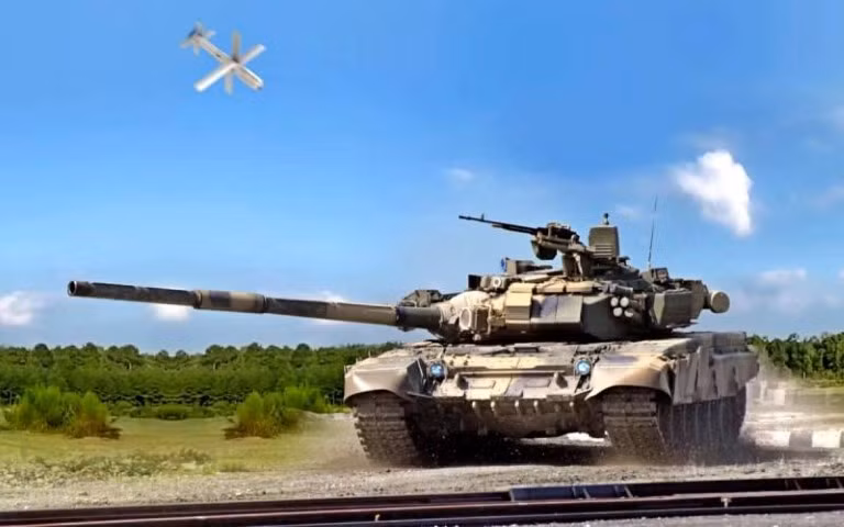"T-90 là xe tăng chiến đấu chủ lực thế hệ thứ ba của Nga được đưa vào trang bị từ năm 1993, đây là phiên bản hiện đại dựa trên T-72B và bao gồm nhiều tính năng vốn có của T-80U, nhưng nó không thể được coi là đối thủ của UAV cảm tử", tài liệu chỉ rõ.