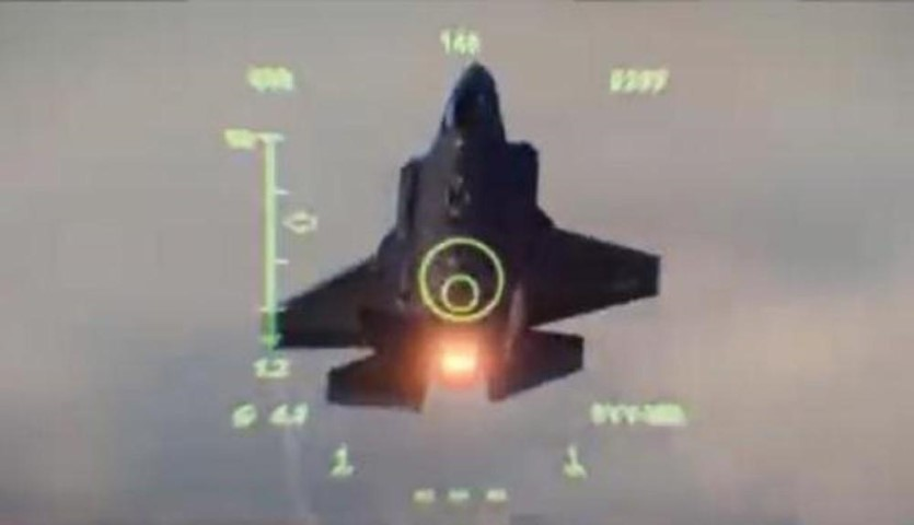 Mặc dù vậy, ngay tại Triển lãm Dubai Airshow 2021, nhà sản xuất Sukhoi của Nga cũng công bố thước phim quảng cáo cho thấy tiêm kích Su-75 Checkmate "khóa cứng" F-35 Lightning II hay tiêu diệt UAV Bayraktar Akinci của Thổ Nhĩ Kỳ.