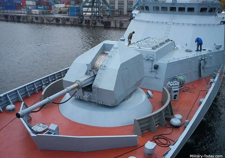 Do được thiết kế theo kiểu module, hệ thống pháo này có thể được điều chỉnh cho phù hợp với một loại tàu cụ thể. Tùy thuộc vào kích thước của sàn tàu và độ mớn nước được phân bổ cho bệ pháo, số lượng đạn sẽ được tăng hoặc giảm.