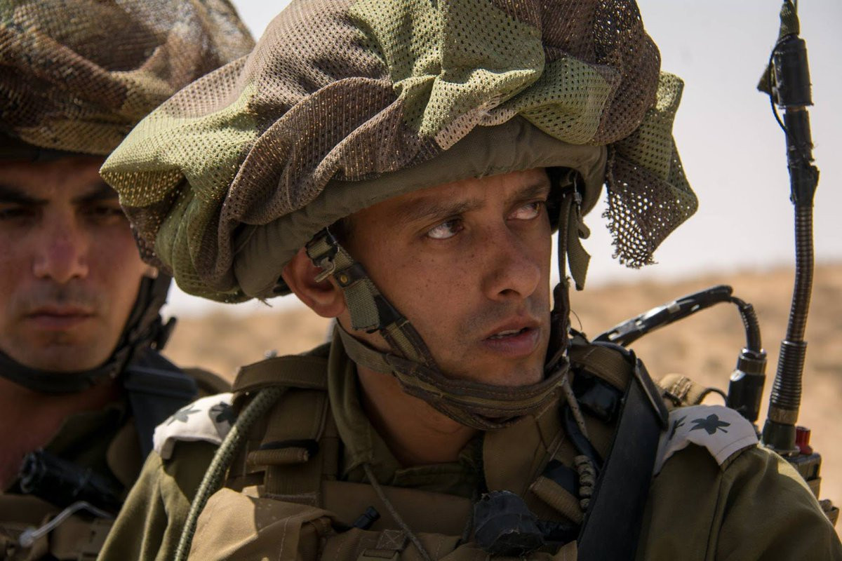 Thực tế kiểu ngụy trang này tỏ ra khá hiệu quả và rất rẻ tiền, tuy nhiên trên thế giới hiện nay chỉ có duy nhất binh lính Israel sử dụng "mũ đầu bếp" để ngụy trang như thế này. Nguồn ảnh: Pinterest.