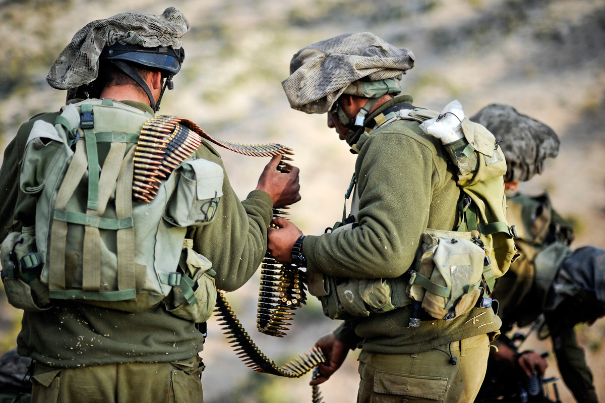 Với các loại mũ thông thường có kiểu dáng tròn cân đối, sẽ rất khó có thể hòa hoàn toàn vào môi trường tự nhiên, đơn giản là do trong tự nhiên, ít có hình thù của loại sinh vật hay động vật nào có kiểu dáng tương tự.