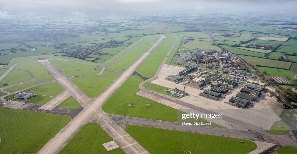 Ngoài ra buồng lái cũng có thiết kế rộng hơn để thoải mái cho phi hành đoàn. Thân máy bay được cải tiến để có thể mang được các hệ thống tác chiến điện tử mạnh mẽ.