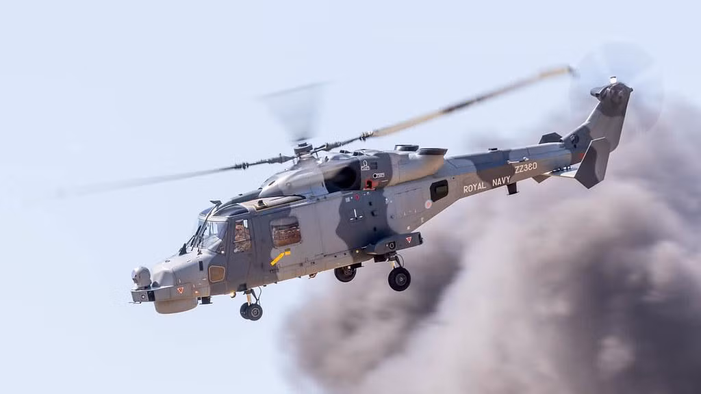 Người đàn ông này khẳng định bạn gái trốn trong tủ quần áo ở căn cứ của Hải quân Anh không phải là gián điệp Trung Quốc.