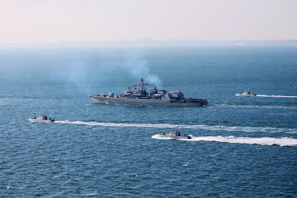 Theo các nguồn thạo tin, hai tàu chiến của Italia sau khi tiến vào biển Đen sẽ hướng thẳng tới khu vực đang diễn ra cuộc tập trận - nơi có các tàu chiến của Mỹ và Anh chờ sẵn.