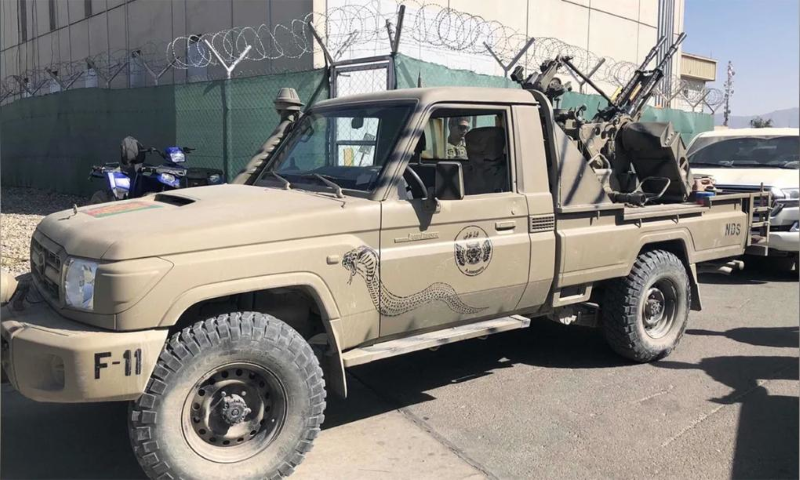 "Từ lúc tới Afghanistan cho đến lúc lên máy bay về nước, tôi nói chuyện với các thành viên Taliban mỗi ngày và chúng tôi đứng cách nhau khoảng 30-60 m", Trung tá Harris nói.