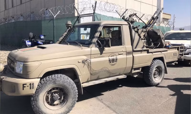 "Từ lúc tới Afghanistan cho đến lúc lên máy bay về nước, tôi nói chuyện với các thành viên Taliban mỗi ngày và chúng tôi đứng cách nhau khoảng 30-60 m", Trung tá Harris nói.