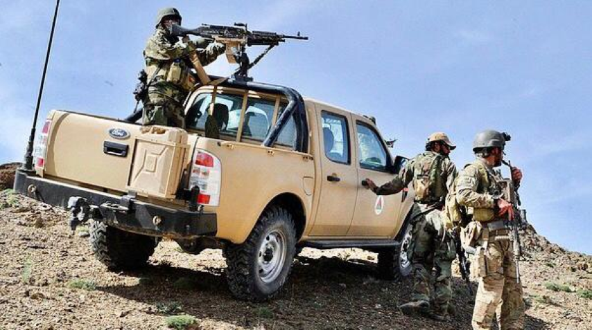 Harris nhanh chóng nhận ra vấn đề là tiểu đoàn của ông không có vũ khí hạng nặng để sẵn sàng ứng phó với mối đe dọa.