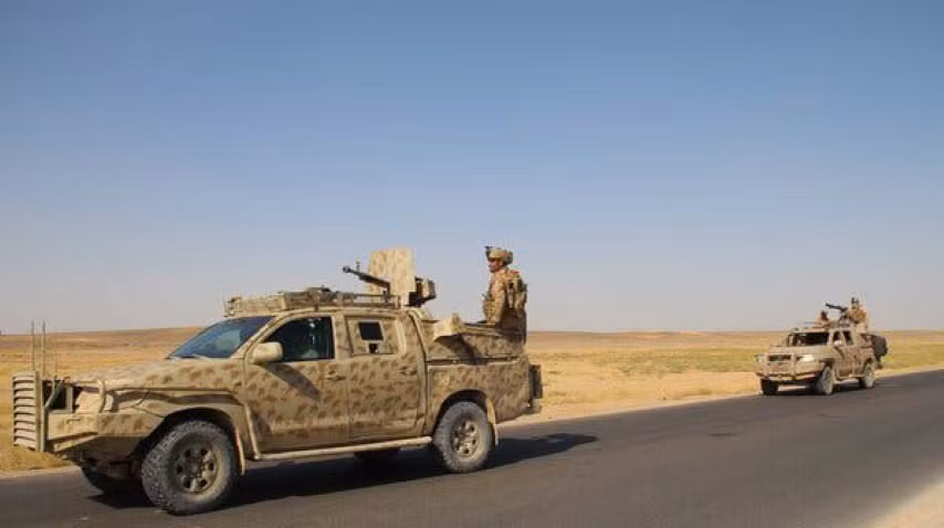 "Họ trả lời có và sẵn sàng trao chiếc xe này cho chúng tôi, đổi lại họ sẽ nhận dược hai hộp thuốc lá", binh nhì Alsajjad Al Lami cho biết.