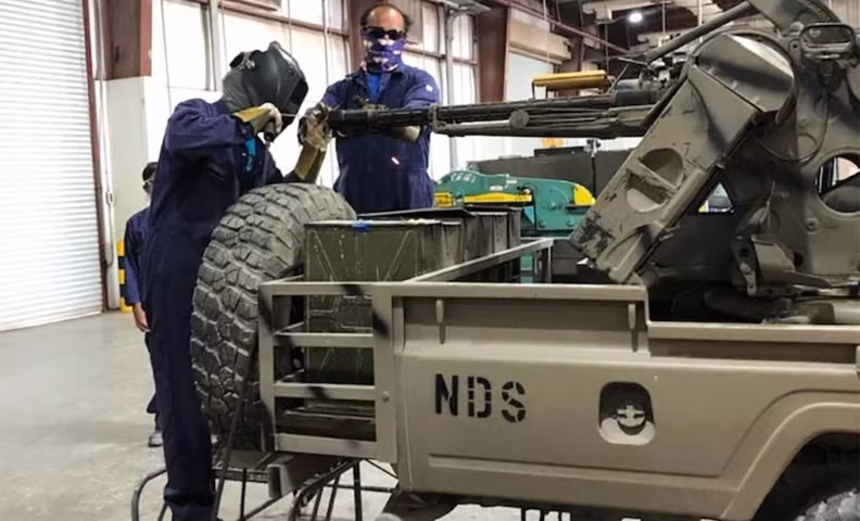 Tướng Donahue cho biết nếu được chấp nhận, chiếc xe sẽ được trưng bày bên ngoài khu phức hợp bảo tàng và đài tưởng niệm của Sư đoàn dù số 82, sau khi vô hiệu hóa khẩu súng bên trên. (Hình ảnh thợ quân khí hàn nòng súng và vô hiệu hóa tổ hợp ZPU-2 trên chiếc xe bán tải tại căn cứ Fort Bragg hồi tháng 9).