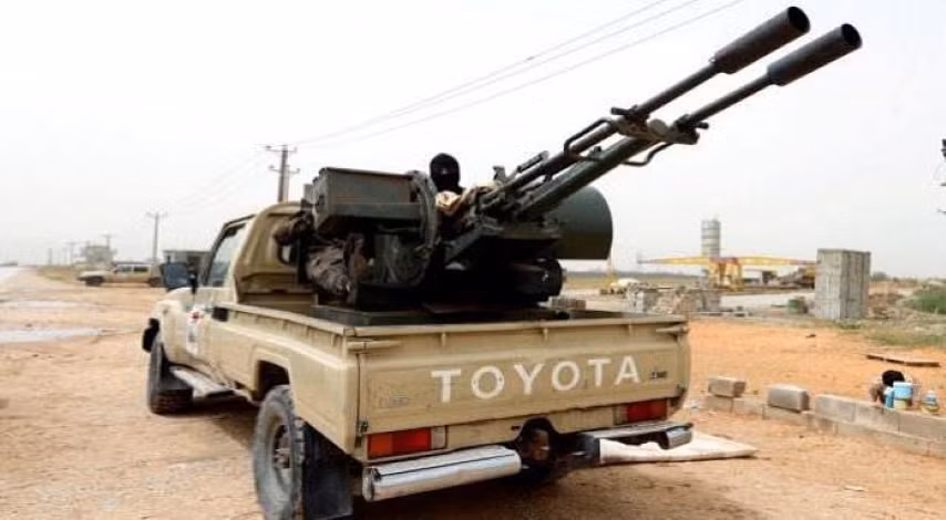 "Có hai người đứng cạnh xe tải và chúng tôi hỏi rằng họ có chìa khóa không", binh nhì Alsajjad Al Lami kể lại.