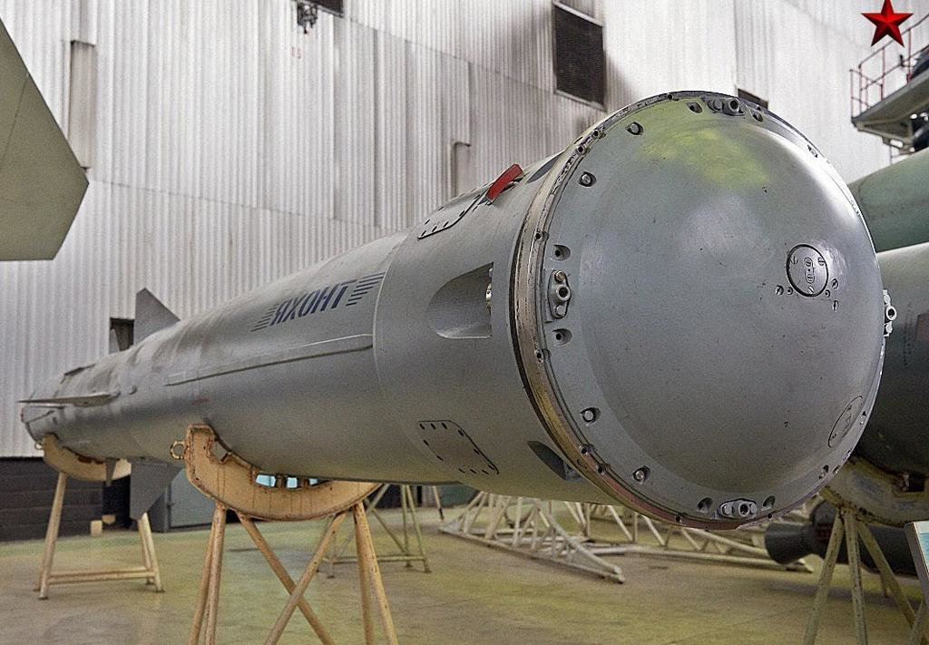 Đặc biệt, đây là loại tên lửa hành trình chống hạm siêu thanh thông minh, có chức năng “bắn và quên”, nghĩa là sau khi được khởi động, tên lửa sẽ tự động đi tìm mục tiêu để tiêu diệt mà không cần sự can thiệp từ bên ngoài.