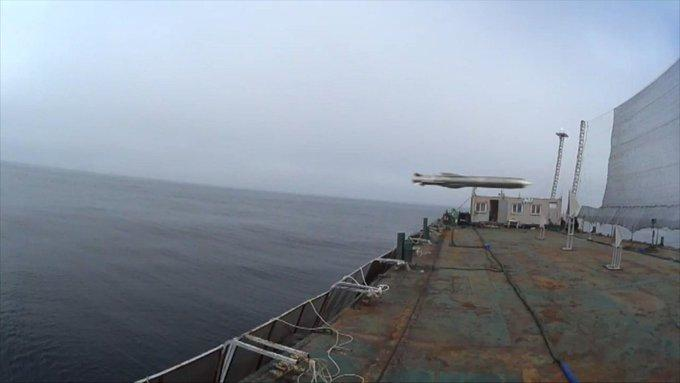 Vụ thử tên lửa hành trình chống hạm siêu thanh do Hàn Quốc thực hiện mới đây được cho là câu trả lời đanh thép trước việc Triều Tiên phóng tên lửa đạn đạo ra phía biển Nhật Bản.