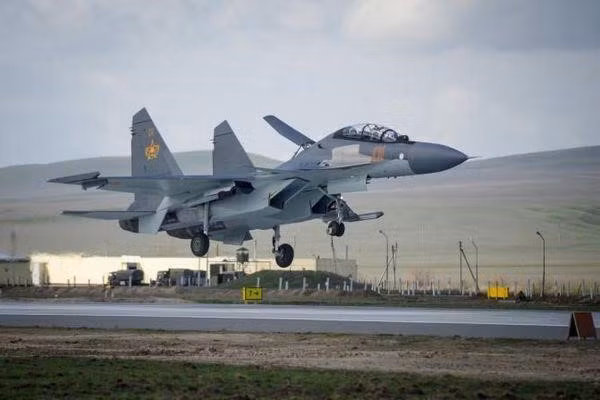 Ông Episkopos chỉ ra rằng việc chuyển giao một lô Su-30SM mới cho Kazakhstan trùng hợp với việc tình hình Trung Á trở nên trầm trọng hơn do hỗn loạn nảy sinh tại Afghanistan sau khi Mỹ rút quân.