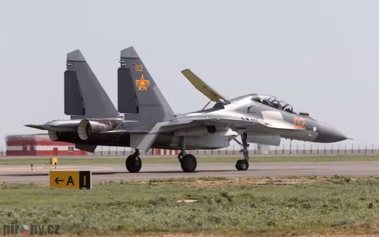 Bên cạnh đó, khi thực hiện nhiệm vụ tấn công, Su-30SM cũng có hiệu quả cao trong việc phát hiện cũng như tiêu diệt mục tiêu trên không và mặt đất của đối phương.