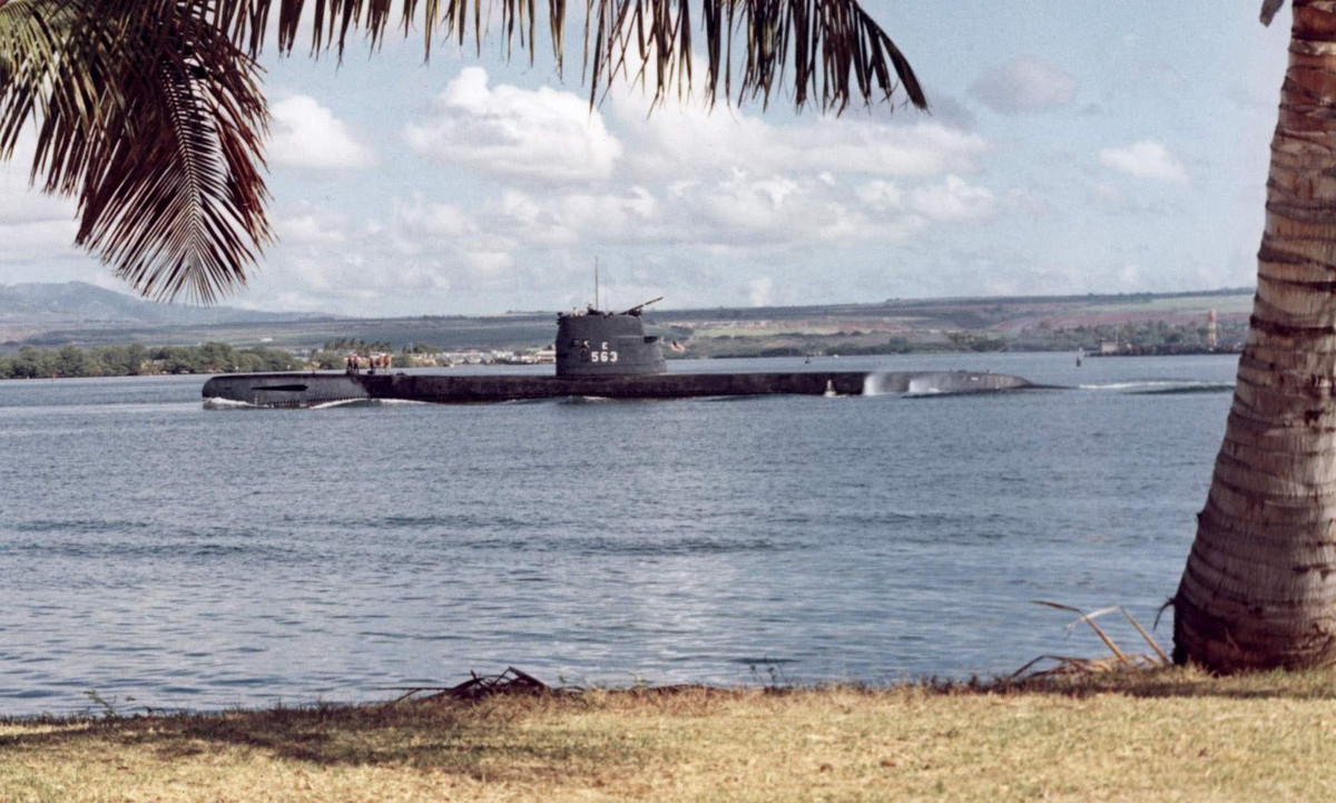 Tàu ngầm USS Tang phá hoại tuyến vận tải đường biển nối lục địa châu Á và Nhật Bản ở Hoàng Hải và biển Hoa Đông trong chuyến tuần tra tác chiến thứ ba.