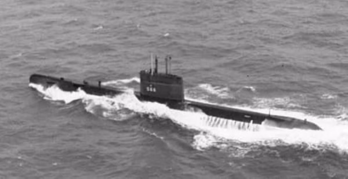 Lần triển khai tác chiến cuối cùng của USS Tang diễn ra tại eo biển Đài Loan, tuyến hàng hải đặc biệt quan trọng kết nối Nhật Bản với phần còn lại của châu Á. Dù được quyền tham gia nhóm tấn công cùng ba tàu ngầm khác, hạm trưởng O'Kane quyết định độc lập tác chiến.