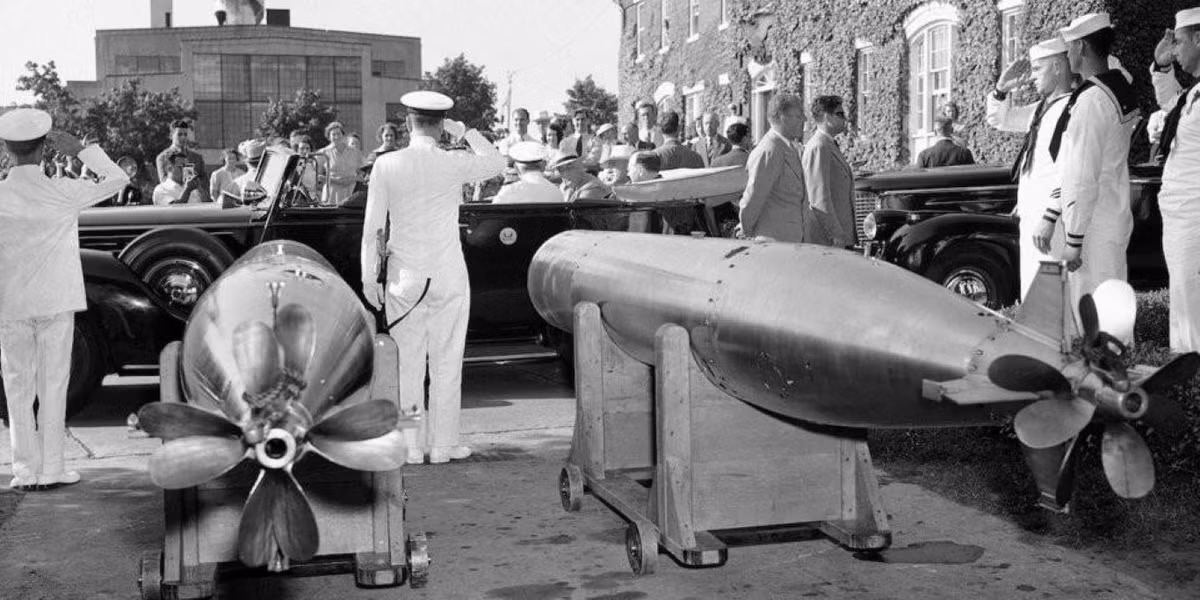 Chỉ còn lại hai quả ngư lôi trong khoang, tàu ngầm Tang cố gắng kết liễu tàu chở dầu bị thương trước đó. Lúc 2h30, tàu Mỹ phóng quả đạn cuối cùng thì sự cố xảy ra.