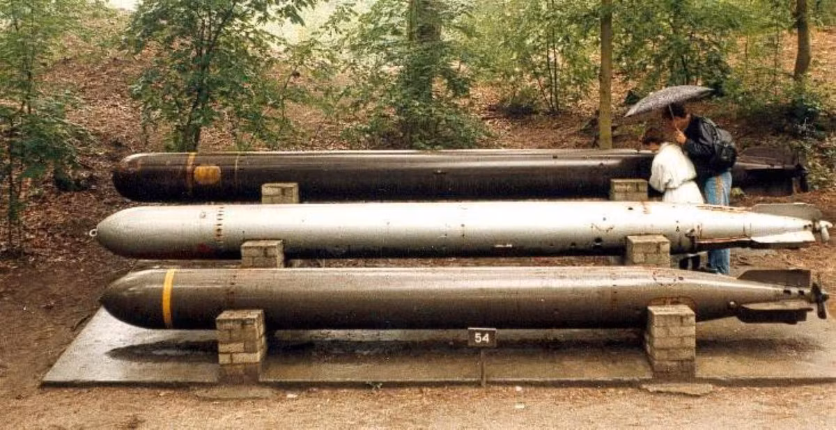 Ngư lôi cuối cùng tàu ngầm Mỹ phóng ra là một quả Mark 18, phiên bản được Mỹ sao chép từ ngư lôi G7e nổi tiếng có nhiều vấn đề của Đức. Nguyên nhân khiến quả ngư lôi này gặp trục trặc và "phản chủ" khiến tàu ngầm USS Tang bị chìm chưa bao giờ được công bố.