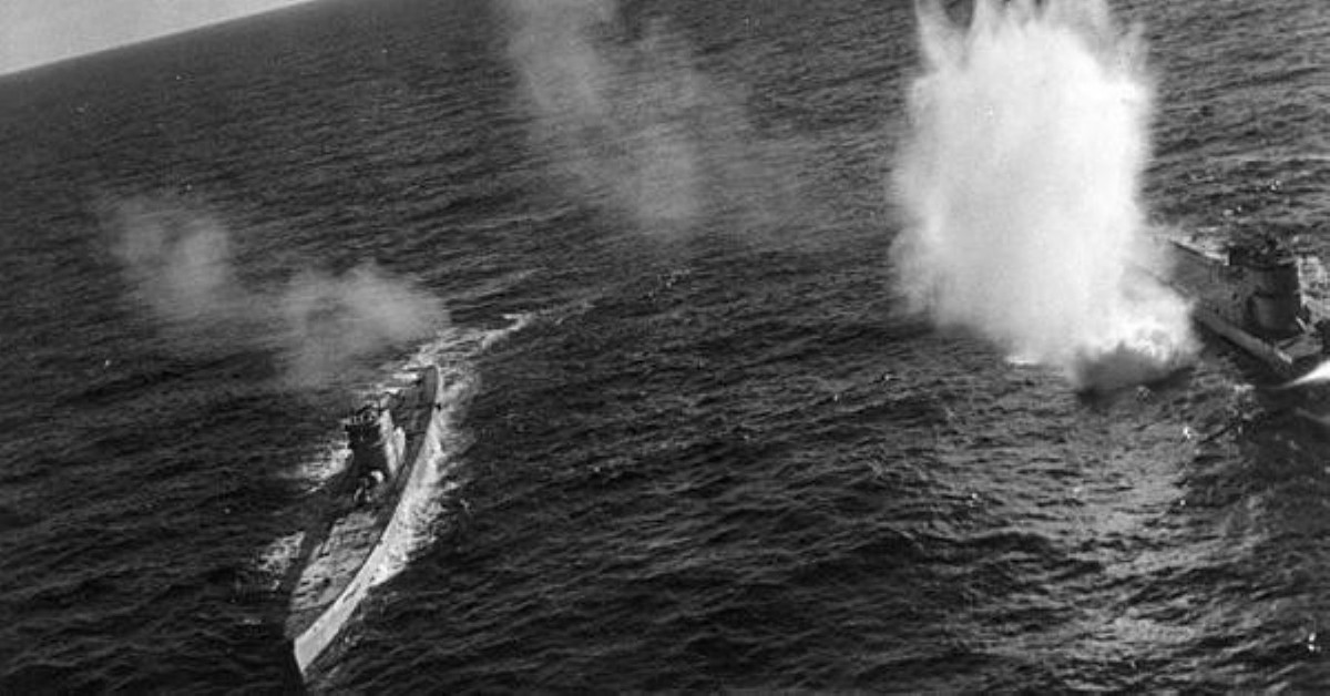 Thời gian đầu, tàu đạt được một số thành công khi đánh chìm hai tàu vận tải Nhật vào ngày 10/10/1944. Gần hai tuần sau, USS Tang tiến hành cuộc tập kích táo bạo nhằm vào biên đội 5 tàu vận tải Nhật được nhiều khu trục hạm hộ tống.