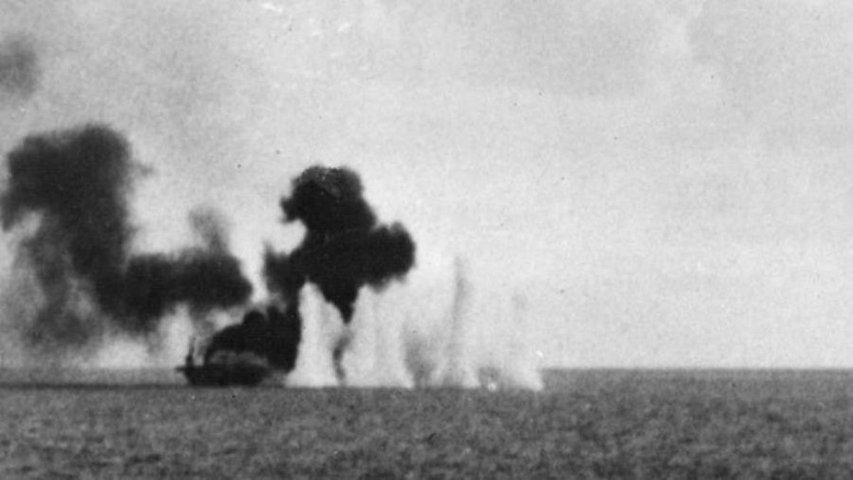 Quả ngư lôi thứ ba được phóng ra nhắm vào khu trục hạm Nhật đang vào vị trí để tấn công USS Tang. Chiến hạm Nhật bất ngờ phát nổ, có thể do trúng ngư lôi từ USS Tang hoặc bị một tàu chiến khác của Nhật bắn nhầm.