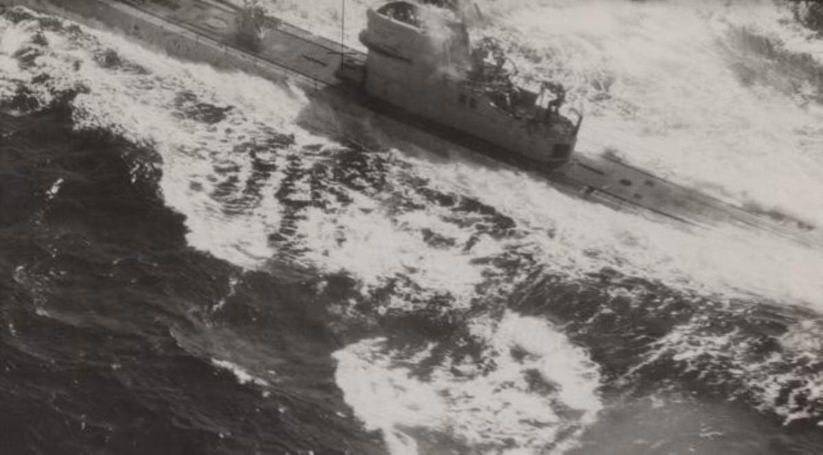 Thủy thủ đoàn của tàu ngầm USS Tang chỉ có khoảng 15 giây ứng phó kể từ khi nhận ra ngư lôi đang quay đầu lao thẳng về mình. Hạm trưởng O'Kane ra lệnh tăng tốc khẩn cấp nhưng không kịp.