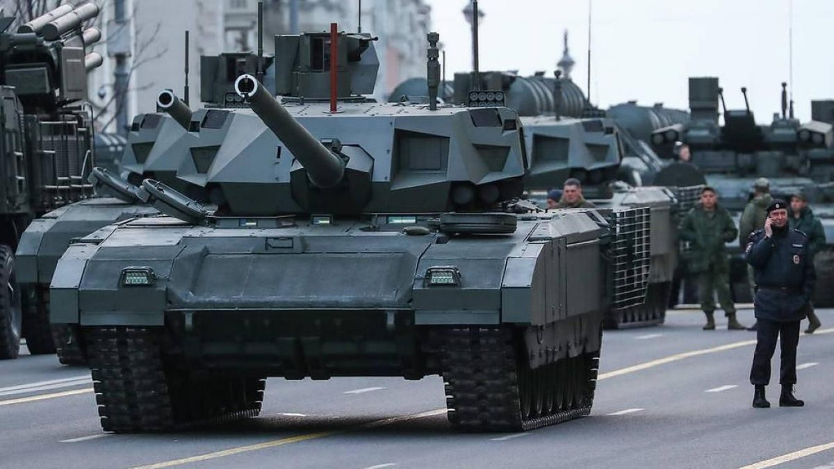Theo dữ liệu được trình bày, một nhóm xe tăng T-14 Armata của Nga được kết nối thông qua một hệ thống điều khiển tự động duy nhất, cho phép các phương tiện chiến đấu thuộc một đơn vị có thể nhanh chóng trao đổi thông tin.