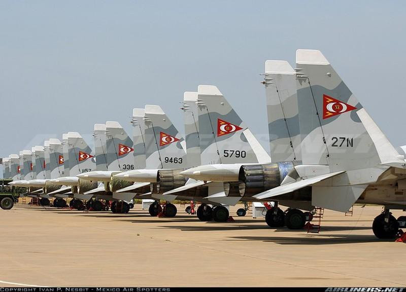 Ngày 14/6/2006, Venezuela đã ký hợp đồng mua 24 tiêm kích Su-30MK2 từ Nga, đây chính là những chiến đấu cơ tốt nhất của quốc gia Nam Mỹ này, giữ vai trò chủ lực, do những chiếc F-16 của họ thiếu phụ tùng vì bị Mỹ cấm vận.