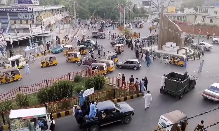 Trước đó, ngay khi Mỹ và NATO rút quân chóng vánh khỏi Afghanistan, nhiều người đã nghĩ tới một cái kết không có hậu cho quốc gia này, khi Taliban đứng lên nắm quyền kiểm soát đất nước mà không gặp phải quá nhiều sự kháng cự đáng kể.