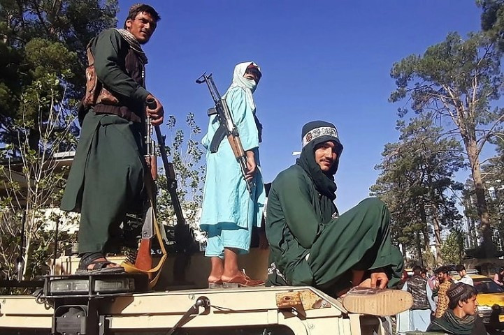 Tình hình chiến sự ở Kabul hiện cũng không có gì quá căng thẳng, khi Taliban chiếm hoàn toàn ưu thế, sự chống đỡ của người dân và quân đội Afghanistan gần như không có, chỉ có người phương Tây ở Kabul đang vất vả di tản ra khỏi thành phố này.