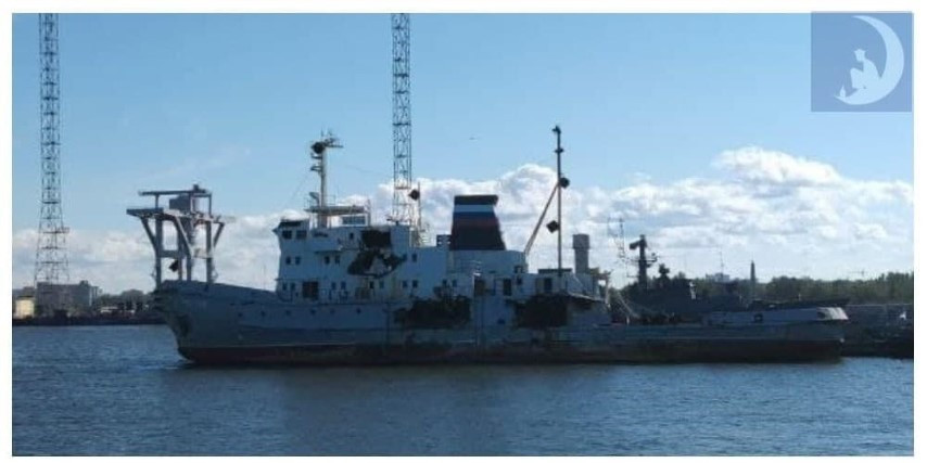 Rõ ràng chiếc tàu kéo cỡ nhỏ được sử dụng làm bia nổi đã phải hứng chịu tổng công ba cú đánh trúng đích từ tên lửa siêu thanh Zircon