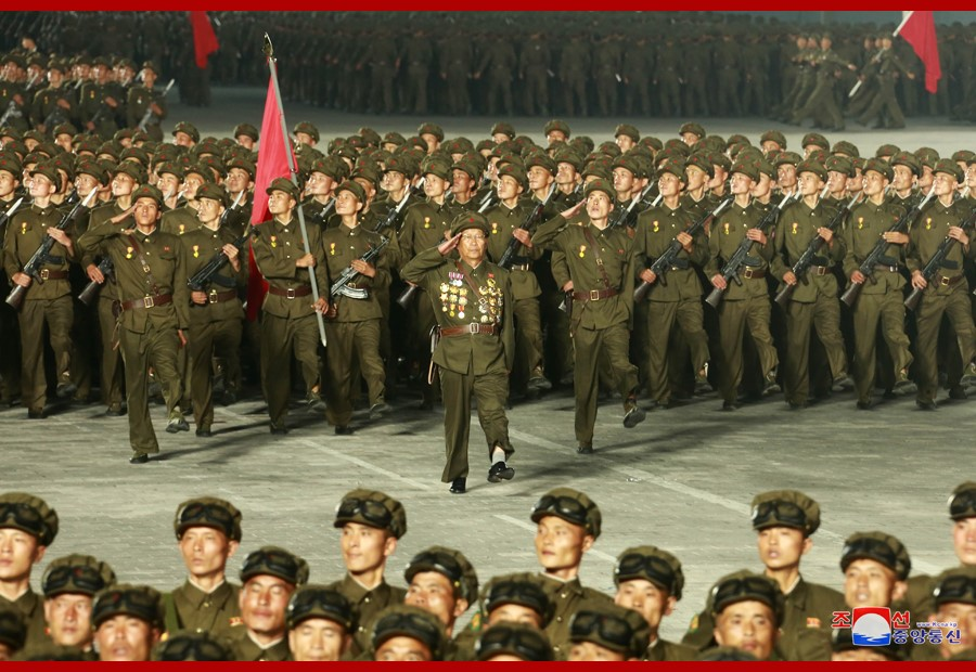 Vậy nên, rất có thể Bình Nhưỡng muốn gửi một thông điệp thông qua cuộc duyệt binh hôm 9/9 vừa qua, khi nước này không đưa các loại vũ khí hạng nặng xuất hiện.