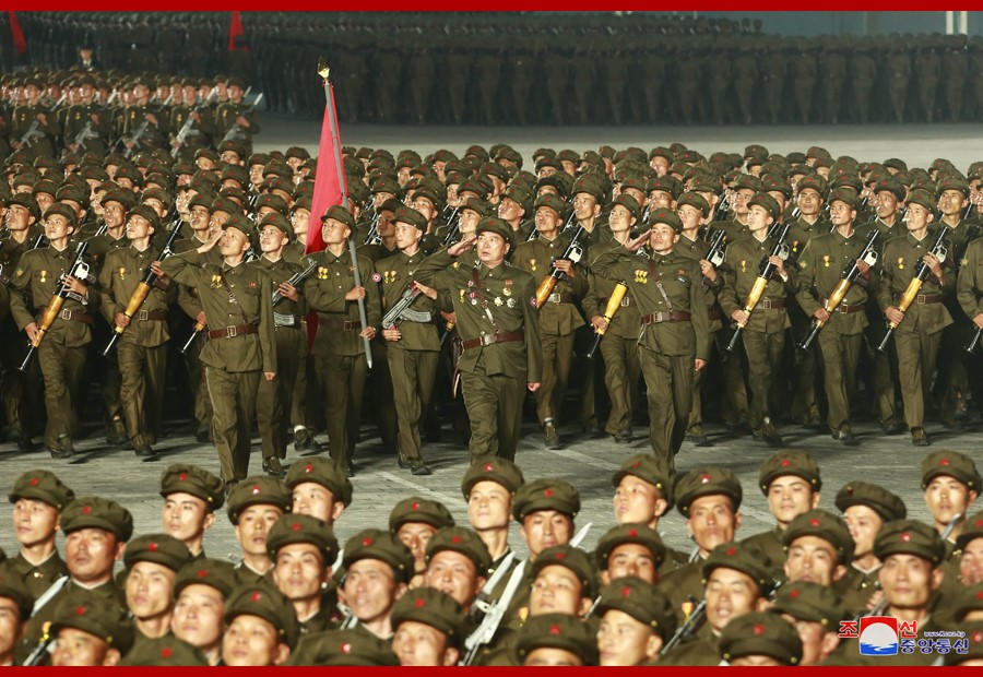 Giới quan sát quốc tế thậm chí còn cho rằng, những binh lính này dường như không phải lính đặc chủng, mà chỉ là binh lính tới từ những đơn vị thông thường.