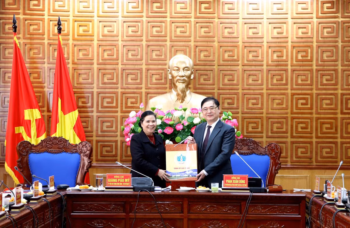 Dang doan VUSTA lam viec voi Ban Thuong vu Tinh uy Lai Chau-Hinh-6