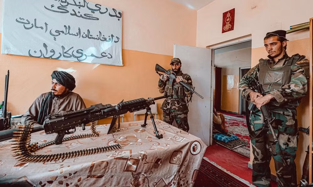 Trong số những vũ khí cá nhân bị lực lượng Taliban thu giữ có khẩu súng máy hạng nặng M240. Được biết M240 là dòng súng máy huyền thoại của Mỹ và phương Tây.