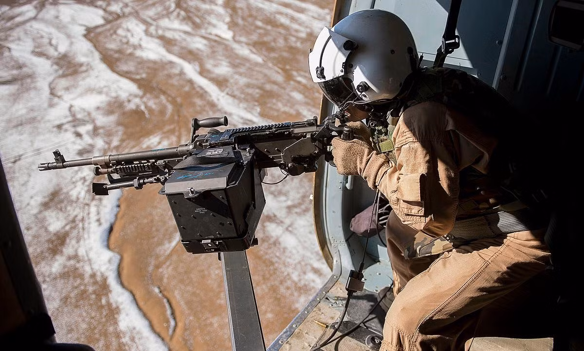 Lịch sử phát triển khẩu súng này khá hấp dẫn. Cụ thể đầu những năm 1950, công ty Fabrique Nationale (FN) của Bỉ đã thiết kế khẩu súng máy hạng nhẹ FN MAG với nhiều tính năng vượt trội so với những đối thủ khác.