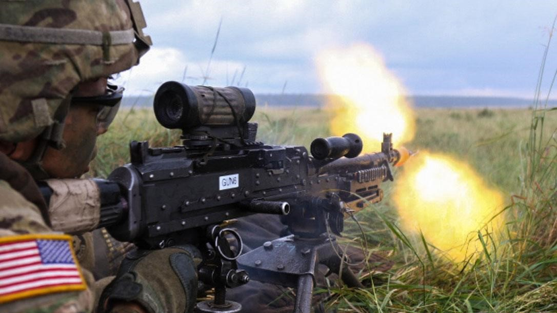 Quân đội Mỹ cũng yêu cầu FN cải thiện M240 thành nhiều biến thể với các tính năng và mục đích sử dụng khác nhau.