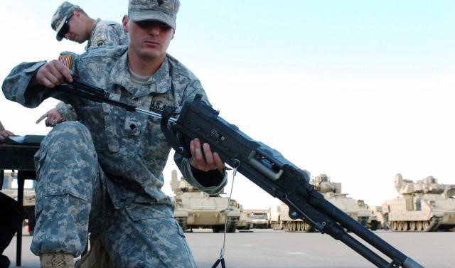 Tốc độ bắn của M240 có thể điều chỉnh ở 3 mức: Mức 1 cho phép bắn ở tốc độ khoảng 750 phát/phút; 2 mức sau lần lượt là khoảng 850 và 950 phát/phút.