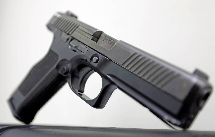 Theo ông Leonkov, mặc dù tầm bắn hiệu quả của súng ngắn Lebedev chỉ trong khoảng 5 - 20 mét, tuy vậy trong cận chiến thì nó vẫn là thứ không thể thiếu.