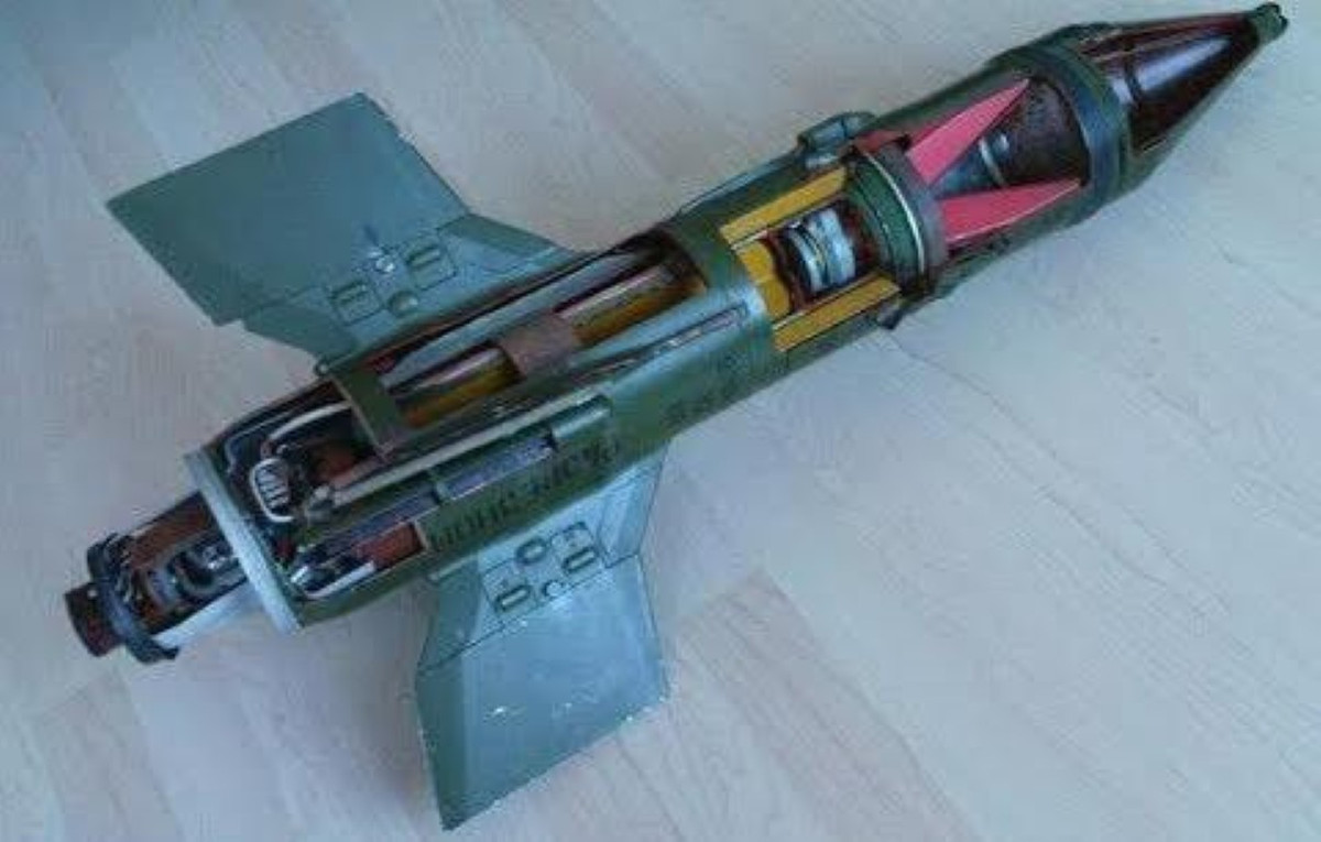 9M14 Malyutka (AT-3 Sagger) với thông số cơ bản: Dài: 0,86m; Đường kính: 0,125m; Sải cánh: 0,393m; Trọng lượng: 10,9 kg (đầu đạn 2,5 kg HEAT); Tầm bắn: 0,5 - 3,0 km; Sức xuyên: 400mm giáp đồng nhất.