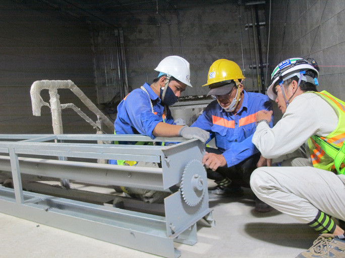 Hiện tại, việc thi công tái lập lại cảnh quan tạm thời bên trên nhà ga Ba Son như thảm cỏ, hệ thống thoát nước mặt, đường, vỉa hè... cơ bản hoàn tất.